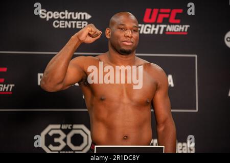 Charlotte, NC, USA. 12. Mai 2023. CHARLOTTE, NORTH CAROLINA - 12. Mai: Karl Williams wiegt mit 239,5lb vor seinem Kampf in der UFC Fight Night: Rozenstruik gegen Almeida am 12. Mai 2023 im Spectrum Center in Charlotte, North Carolina, USA. (Foto: Matt Davies/PxImages) Kredit: Px Images/Alamy Live News Stockfoto