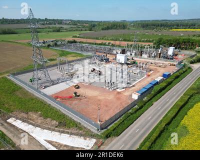 Luftaufnahme einer Umspannstation des National Grid in Herefordshire UK im Mai 2023 Stockfoto