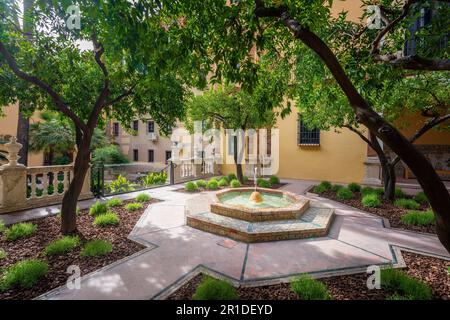 Privater Garten Innenhof im Bischofspalast (Bischofspalast) - Malaga, Andalusien, Spanien Stockfoto