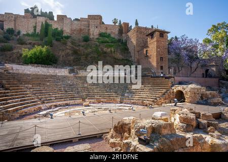 Ruinen des Römischen Theaters von Malaga und Festung Alcazaba - Malaga, Andalusien, Spanien Stockfoto