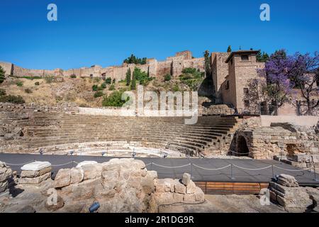 Ruinen des Römischen Theaters von Malaga und Festung Alcazaba - Malaga, Andalusien, Spanien Stockfoto