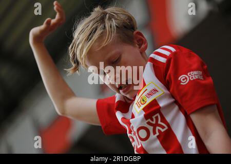 Berlin, Deutschland. 13. Mai 2023. Fans der Union Berlin feiern ihren Sieg am 13. Mai 2023 in einem der alten Forsterei in Berlin. Während des Spiels zwischen 1 Uhr. FC Union Berlin gegen SC Freiburg, Runde 32, Bundesliga. ( Kredit: Iñaki Esnaola/Alamy Live News Stockfoto