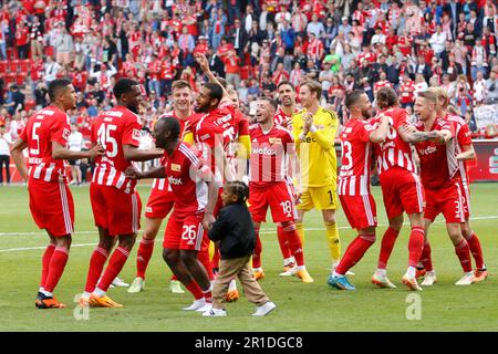 Berlin, Deutschland. 13. Mai 2023. Union Berlin feiert ihren Sieg am 13. Mai 2023 in einem der alten Forsterei in Berlin. Während des Spiels zwischen 1 Uhr. FC Union Berlin gegen SC Freiburg, Runde 32, Bundesliga. ( Kredit: Iñaki Esnaola/Alamy Live News Stockfoto