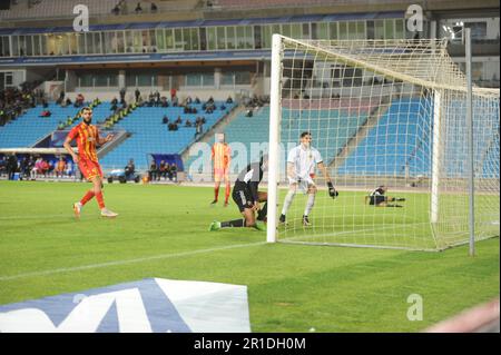 Rades, Tunis, Tunesien. 12. Mai 2023. Aktion des dritten Tors von al Ahly unterzeichnet von Mahmoud Soliman. AL Ahly gewann 0-3 die erste Etappe seiner Doppelkonfrontation im Halbfinale der CAF Champions League gegen es Tunis (EST). Im Stade de RadÂs nach einer Klammer von Südafrikas Percy Tau und einem Tor vom „Ägyptischen Mahmoud Soliman“. (Kreditbild: © Chohei Mahjoub/ZUMA Press Wire) NUR REDAKTIONELLE VERWENDUNG! Nicht für den kommerziellen GEBRAUCH! Stockfoto