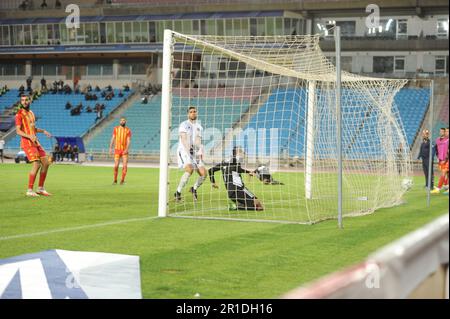 Rades, Tunis, Tunesien. 12. Mai 2023. Aktion des dritten Tors von al Ahly unterzeichnet von Mahmoud Soliman. AL Ahly gewann 0-3 die erste Etappe seiner Doppelkonfrontation im Halbfinale der CAF Champions League gegen es Tunis (EST). Im Stade de RadÂs nach einer Klammer von Südafrikas Percy Tau und einem Tor vom „Ägyptischen Mahmoud Soliman“. (Kreditbild: © Chohei Mahjoub/ZUMA Press Wire) NUR REDAKTIONELLE VERWENDUNG! Nicht für den kommerziellen GEBRAUCH! Stockfoto