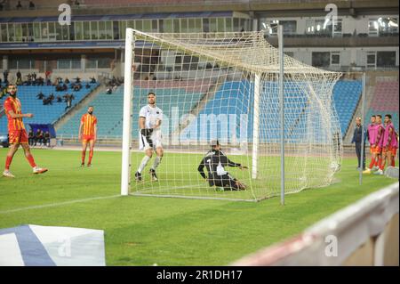 Rades, Tunis, Tunesien. 12. Mai 2023. Aktion des dritten Tors von al Ahly unterzeichnet von Mahmoud Soliman. AL Ahly gewann 0-3 die erste Etappe seiner Doppelkonfrontation im Halbfinale der CAF Champions League gegen es Tunis (EST). Im Stade de RadÂs nach einer Klammer von Südafrikas Percy Tau und einem Tor vom „Ägyptischen Mahmoud Soliman“. (Kreditbild: © Chohei Mahjoub/ZUMA Press Wire) NUR REDAKTIONELLE VERWENDUNG! Nicht für den kommerziellen GEBRAUCH! Stockfoto