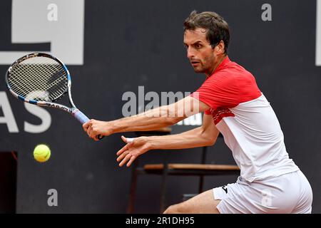 Rom, Italien. 13. Mai 2023. Albert Ramos-Vinolas aus Spanien kehrt am 13. Mai 2023 beim Internazionali BNL d'Italia-Tennisturnier im Foro Italico in Rom, Italien, nach Carlos Alcaraz aus Spanien zurück. Kredit: Insidefoto di andrea staccioli/Alamy Live News Stockfoto