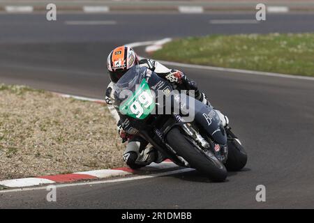 Antrim, Nordirland, Vereinigtes Königreich. 13. Mai 2023: FonaCAB Nicholl OilsNorth West 200, Portrush, Antrim, Nordirland: Nordwest 200 Race Day 2023: 59 Jahre alter Jeremy McWilliams (Paton - JMW Bayview Racing) belegt zweiten Platz im SuperTwin Race Credit: Action Plus Sports Images/Alamy Live News Stockfoto