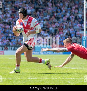 St. Helens, Merseyside, England, 13. Mai 2023. St Helens Jonny Loxmax läuft mit dem Ball, während des St. Helens Rugby Football Club V Salford Red Devils Rugby League Football Club im Totally Wicked Stadium, der Betfred Super League (Kreditbild: ©Cody Froggatt/Alamy Live News) Stockfoto