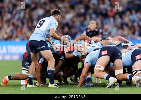 Sydney, Australien. 13. Mai 2023. Jake Gordon von den Waratahs bereitet sich darauf vor, den Scrum während des Super Rugby Pacific-Spiels zwischen den Waratahs und den Rebellen im Allianz Stadium am 13. Mai 2023 in Sydney, Australien, zu füttern. Credit: IOIO IMAGES/Alamy Live News Stockfoto