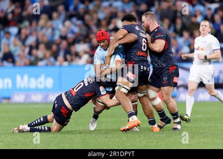 Sydney, Australien. 13. Mai 2023. Langi Gleeson von den Waratahs wird am 13. Mai 2023 im Allianz Stadium während des Super Rugby Pacific-Spiels zwischen den Waratahs und den Rebellen in Sydney, Australien, angegriffen. Credit: IOIO IMAGES/Alamy Live News Stockfoto