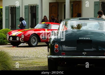 Modena, Italien. 13. Mai 2023. Modena, Modena, Italien, 13. Mai 2023, 1957 Ferrari 250 Tour de France s/n 0677, Cavallino Classic Modena 2023, die dritte Ausgabe des alljährlichen Concorso d'Eleganza, der das Prancing Horse im Casa Maria Luigia während Cavallino Classic Ferrari feiert - Historical Motors Credit: Live Media Publishing Group/Alamy Live News Stockfoto