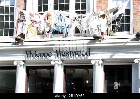 London, Großbritannien. 11. Mai 2023. Ein Ladenschild des Vivienne Westwood Store am 07. Mai 2023 in London, England. Foto: David Niviere/ABACAPRESS.COM Kredit: Abaca Press/Alamy Live News Stockfoto
