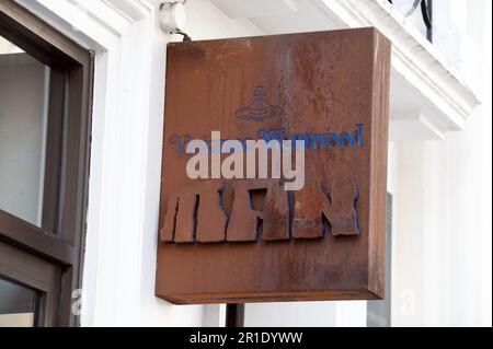 London, Großbritannien. 11. Mai 2023. Ein Ladenschild des Vivienne Westwood Store am 07. Mai 2023 in London, England. Foto: David Niviere/ABACAPRESS.COM Kredit: Abaca Press/Alamy Live News Stockfoto