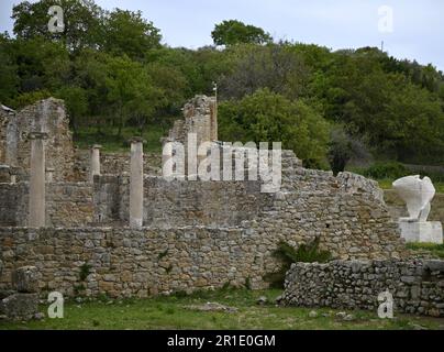 Landschaft mit malerischem Blick auf die alten Festungsmauern der Villa Romana del Casale in Sizilien, Italien. Stockfoto