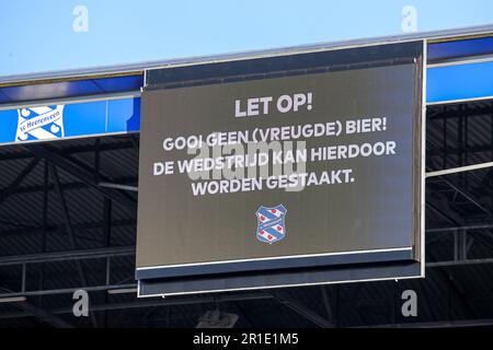 Heerenveen, Niederlande. 13. Mai 2023. HEERENVEEN, NIEDERLANDE - 13. MAI: Warnbildschirm während des niederländischen Eredivisie-Spiels zwischen SC Heerenveen und Excelsior Rotterdam im Abe Lenstra Stadion am 13. Mai 2023 in Heerenveen, Niederlande (Foto von Pieter van der Woude/Orange Pictures) Kredit: Orange Pics BV/Alamy Live News Stockfoto