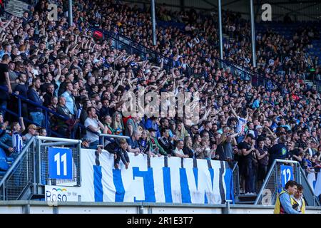 Heerenveen, Niederlande. 13. Mai 2023. HEERENVEEN, NIEDERLANDE - MAI 13: SC Heerenveen Fans während des niederländischen Eredivisie-Spiels zwischen SC Heerenveen und Excelsior Rotterdam im Abe Lenstra Stadion am 13. Mai 2023 in Heerenveen, Niederlande (Foto von Pieter van der Woude/Orange Pictures). Guthaben: Orange Pics BV/Alamy Live News Stockfoto