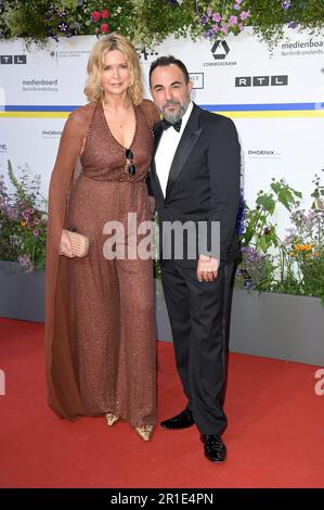 Berlin, Deutschland. 12. Mai 2023. Veronica Ferres und Adnan Maral bei der 73. Verleihung des Deutschen Filmpreises 2023 im Theater am Potsdamer Platz. Berlin, 12.05.2023 Kredit: Geisler-Fotopress GmbH/Alamy Live News Stockfoto