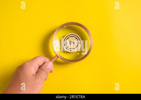 Lupe mit weltweitem 247-Service, weltweiter Nonstop-Service Stockfoto