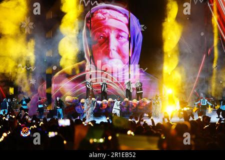 Kalush Orchestra, die Gewinner des Wettbewerbs 2022, tritt zur Eröffnung des großen Finales des Eurovision Song Contest in der M&S Bank Arena in Liverpool auf. Foto: Samstag, 13. Mai 2023. Stockfoto