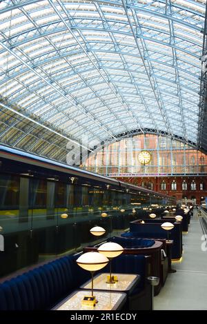 St. Pancras Station Brasserie und Champagnerbar. Stockfoto