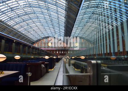 St. Pancras Station Brasserie und Champagnerbar. Stockfoto