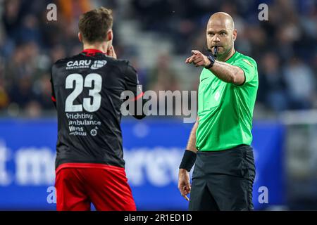 Heerenveen, Niederlande. 13. Mai 2023. HEERENVEEN, NIEDERLANDE - MAI 13: Schiedsrichter Rob Dieperink in Aktion während des niederländischen Eredivisie-Spiels zwischen SC Heerenveen und Excelsior Rotterdam im Abe Lenstra Stadion am 13. Mai 2023 in Heerenveen, Niederlande (Foto von Pieter van der Woude/Orange Pictures). Kredit: Orange Pics BV/Alamy Live News Stockfoto