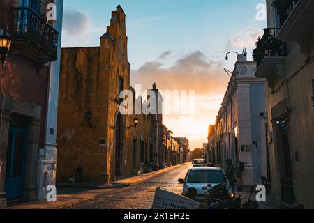 Sonnenuntergang in der Altstadt von Campeche, einer spanischen Kolonialstadt in Mexiko Stockfoto