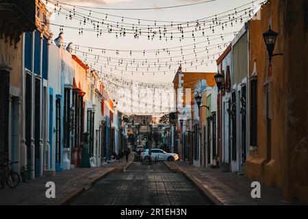 Sonnenuntergang in der Altstadt von Campeche, einer spanischen Kolonialstadt in Mexiko Stockfoto