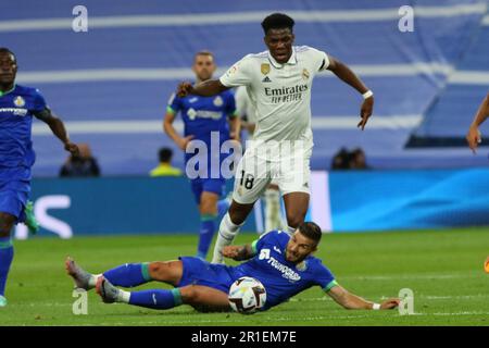 Madrid, Spanien. 13. Mai 2023. Real Madrid´s Aurélien Tchouaméni en acciòn durante el partido de Liga Jornada 34 disputado en el Nuevo Santiago Bernabeu, Madrid entre el Real Madrid y Getafe, el 13 de Mayo 2023. Kredit: Edward F. Peters/Alamy Live News Stockfoto