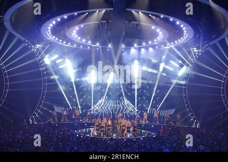 2022 der britische Teilnehmer Sam Ryder tritt während der Pause beim Grand Finale des Eurovision Song Contest in der M&S Bank Arena in Liverpool auf. Foto: Samstag, 13. Mai 2023. Stockfoto