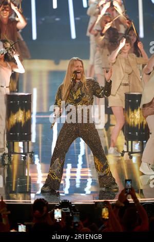 2022 der britische Teilnehmer Sam Ryder tritt während der Pause beim Grand Finale des Eurovision Song Contest in der M&S Bank Arena in Liverpool auf. Foto: Samstag, 13. Mai 2023. Stockfoto