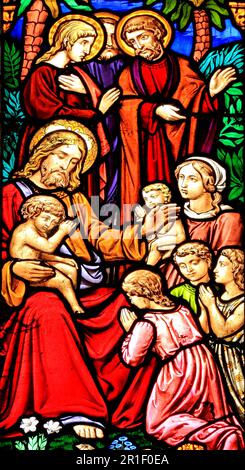 Leide die kleinen Kinder, das Leben Jesu Christi, Buntglasfenster, Snettisham Kirche, Norfolk, England, UK Stockfoto