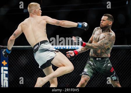 Charlotte, NC, North Carolina, USA. 13. Mai 2023. CHARLOTTE, NORTH CAROLINA - 13. Mai: (L-R) Ian Machado Garry tritt Daniel Rodriguez bei der UFC Fight Night: Rozenstruik gegen Almeida am 13. Mai 2023 im Spectrum Center in Charlotte, North Carolina, USA. (Kreditbild: © PX Imagens via ZUMA Press Wire) NUR REDAKTIONELLE VERWENDUNG! Nicht für den kommerziellen GEBRAUCH! Stockfoto