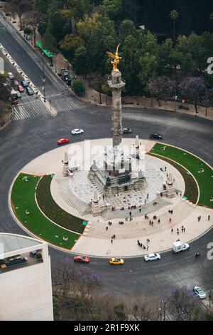 Luftaufnahme der Statue des Engels der Unabhängigkeit auf der Av. Paseo de la Reforma in Mexiko-Stadt, Mexiko Stockfoto