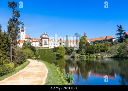 Renesancni zamek a zamecka zahrada (narodni kulturni pamatka + UNESCO), Pruhonice, Praha, Ceska republika / Renaissance Schloss Pruhonice mit Gärten Stockfoto