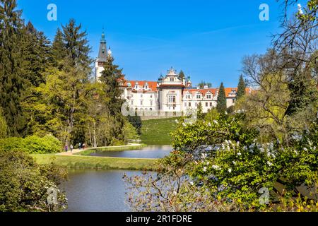 Renesancni zamek a zamecka zahrada (narodni kulturni pamatka + UNESCO), Pruhonice, Praha, Ceska republika / Renaissance Schloss Pruhonice mit Gärten Stockfoto