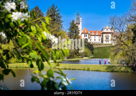 Renesancni zamek a zamecka zahrada (narodni kulturni pamatka + UNESCO), Pruhonice, Praha, Ceska republika / Renaissance Schloss Pruhonice mit Gärten Stockfoto