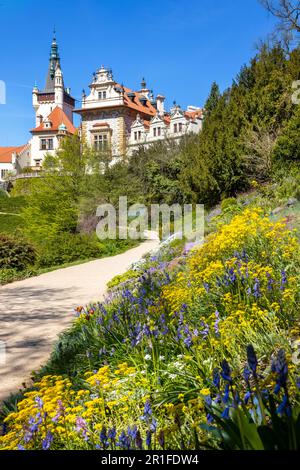 Renesancni zamek a zamecka zahrada (narodni kulturni pamatka + UNESCO), Pruhonice, Praha, Ceska republika / Renaissance Schloss Pruhonice mit Gärten Stockfoto