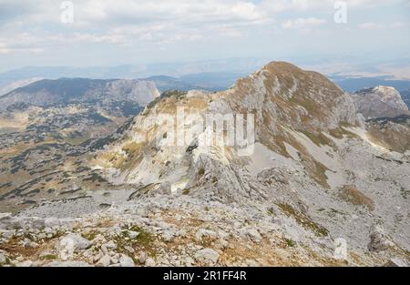 Wanderung zum Bobotov Kuk, dem höchsten Gipfel in Montenegro, im Durmitor-Nationalpark Stockfoto