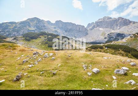 Wanderung zum Bobotov Kuk, dem höchsten Gipfel in Montenegro, im Durmitor-Nationalpark Stockfoto