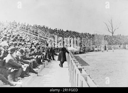 Archivfoto: Menge bei einem Baseballspiel Anfang 1900er Stockfoto