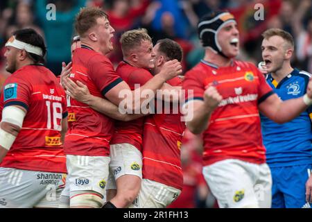 Dublin, Irland. 14. Mai 2023. Münster-Spieler feiern am 13. Mai 2023 das Halbfinalspiel der United Rugby Championship zwischen Leinster Rugby und Munster Rugby im Aviva Stadium in Dublin, Irland (Foto: Andrew SURMA/Credit: SIPA USA/Alamy Live News) Stockfoto