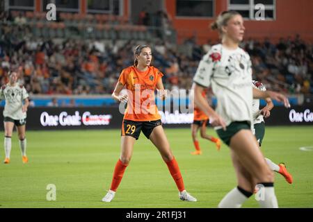 Houston, Usa. 12. Mai 2023. Houston, Texas, Mai 12. 2023: Joelle Anderson (29 Houston Dash) erwartet einen Ball während des regulären Saisonspiels des Houston Dash and Portland Thorns FC im Shell Energy Stadium in Houston, Texas. (GIA Quilap/SPP) Guthaben: SPP Sport Press Photo. Alamy Live News Stockfoto