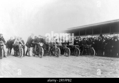 Archival Photo: Motorradrennen Anfang 1900er in Laurel Maryland, ca. 1920 Stockfoto