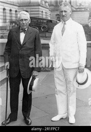 Archivfoto: Staatssekretär Henry L. Stimson und ehemaliger Geheimdienst. Frank B. Kellogg verlässt das State Dept am 25. Juli 1929 Stockfoto