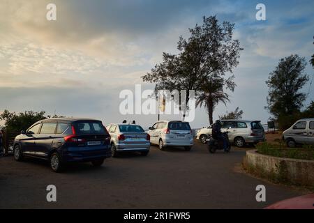 Ein Monsunabend an einem typischen Aussichtspunkt in Mahabaleshwar, Maharashtra, Indien. Stockfoto