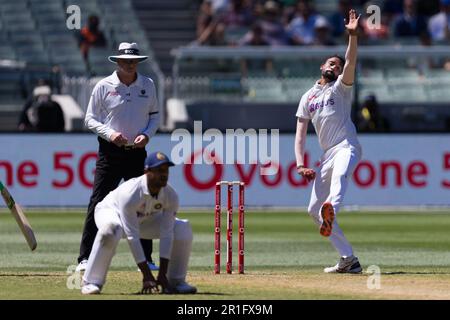 Melbourne, Australien, 26. Dezember 2020. Ravichandran Ashwin of India bowlt am ersten Tag des zweiten Vodafone Test Cricket-Spiels zwischen Australien und Indien auf dem Melbourne Cricket Ground am 26. Dezember 2020 in Melbourne, Australien. Kredit: Dave Hewison/Dave Hewison Stockfoto