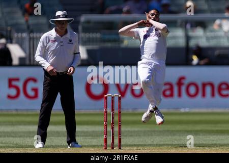 Melbourne, Australien, 26. Dezember 2020. Ravichandran Ashwin of India bowlt am ersten Tag des zweiten Vodafone Test Cricket-Spiels zwischen Australien und Indien auf dem Melbourne Cricket Ground am 26. Dezember 2020 in Melbourne, Australien. Kredit: Dave Hewison/Dave Hewison Stockfoto