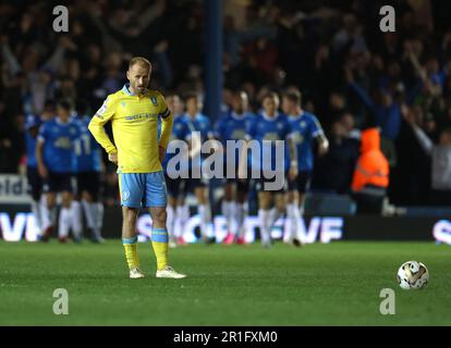 Peterborough, Großbritannien. 12. Mai 2023. Barry Bannan (SW) Dejection im Peterborough United gegen Sheffield Wednesday EFL League 1 Play-off 1. Leges Match, im Weston Homes Stadium, Peterborough, Cambridgeshire. Kredit: Paul Marriott/Alamy Live News Stockfoto